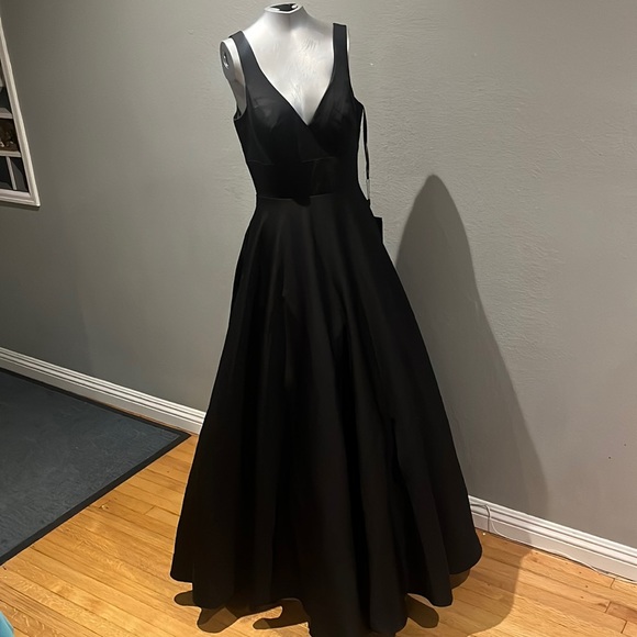 Ieena for Mac Duggal 48924 Empire Waist Ballgown with pockets NWT - Picture 4 of 13